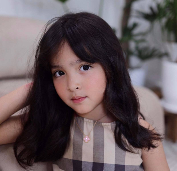 Con gái mỹ nhân đẹp nhất Philippines chụp bừa ở phòng khách thôi mà gây sốt: Gương mặt trời cho, làm mặt xấu mà xấu không nổi - Ảnh 2.