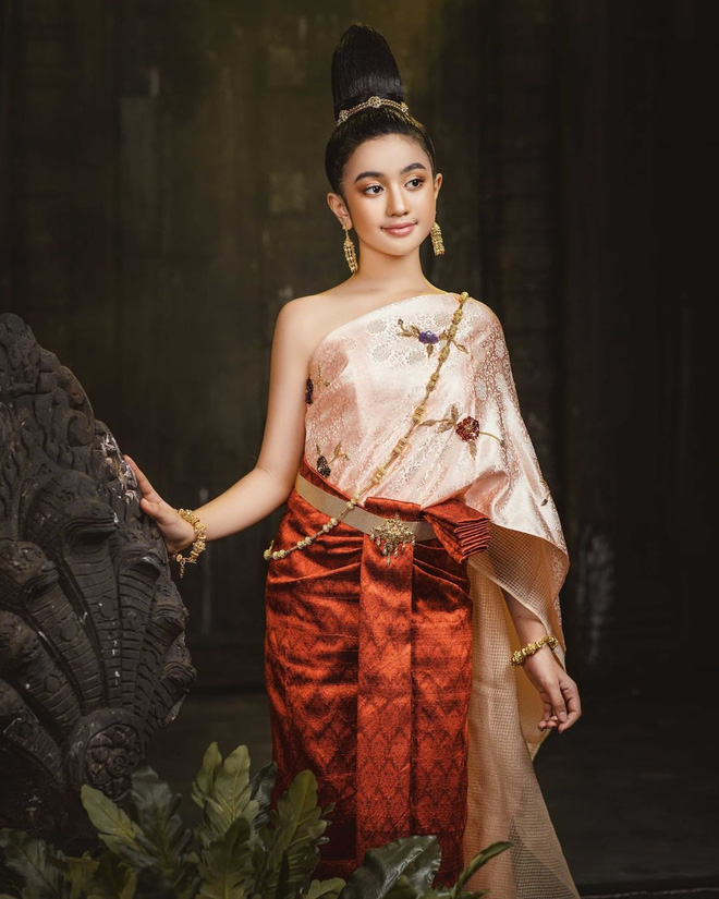 Viên ngọc quý của Hoàng gia Campuchia: Tiểu công chúa với vẻ đẹp lai cực phẩm dù mới 10 tuổi, soi thành tích chỉ biết xuýt xoa quốc bảo - Ảnh 3.