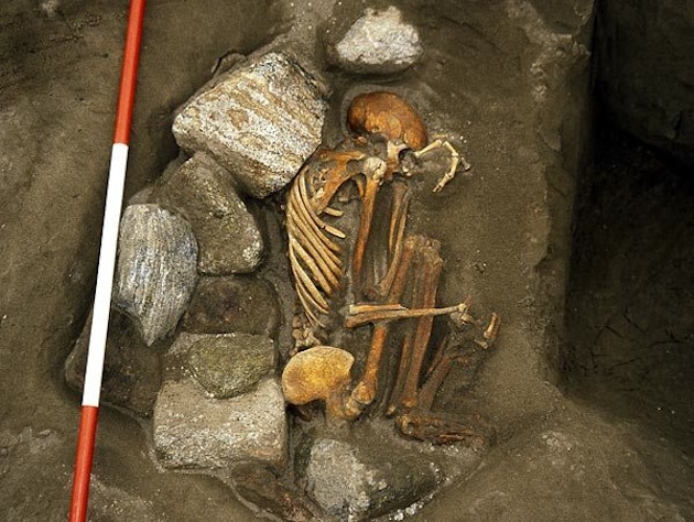 Phát hiện xác ướp 3.000 năm tuổi co quắp như bào thai, các nhà khảo cổ mang về nghiên cứu rồi bàng hoàng biết được sự thật về 6 mạng người - Ảnh 1.