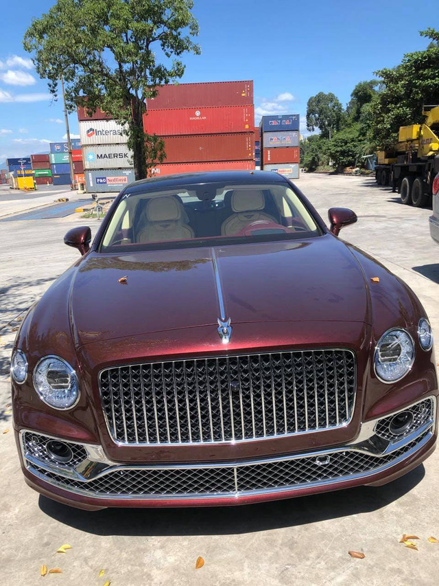 Thêm Bentley Flying Spur V8 First Edition về Việt Nam với màu độc - Ảnh 1.