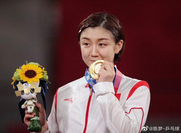 Huỳnh Hiểu Minh mừng rỡ khoe em họ giành huy chương vàng Olympic, động thái của Angela Baby lại làm Cnet lo lắng - Ảnh 5.