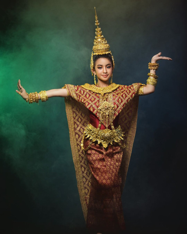 Viên ngọc quý của Hoàng gia Campuchia: Tiểu công chúa với vẻ đẹp lai cực phẩm dù mới 10 tuổi, soi thành tích chỉ biết xuýt xoa quốc bảo - Ảnh 6.