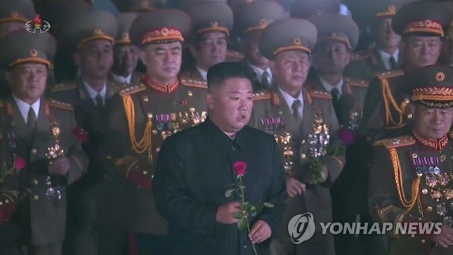  Báo phương Tây đồn ông Kim Jong-un tiếp tục giảm cân vì ‘gầy đi trông thấy’  - Ảnh 1.