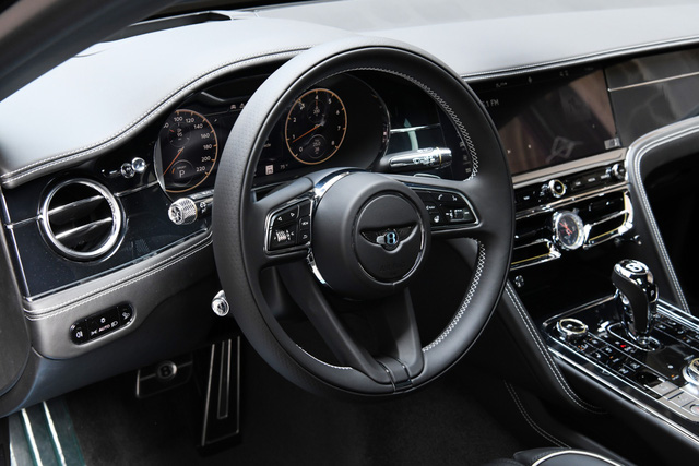 Con trai Lệ Quyên được tặng Bentley Flying Spur V8 thế hệ mới trị giá hàng chục tỷ đồng - Ảnh 4.