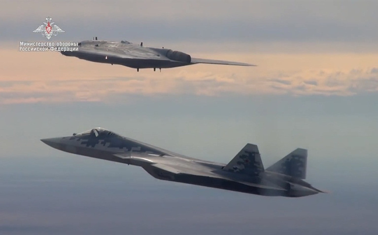Nga tung hỏa mù trên S-70 và Su-57, Mỹ đau đầu tìm lời giải: Bí ẩn nằm ở đâu?