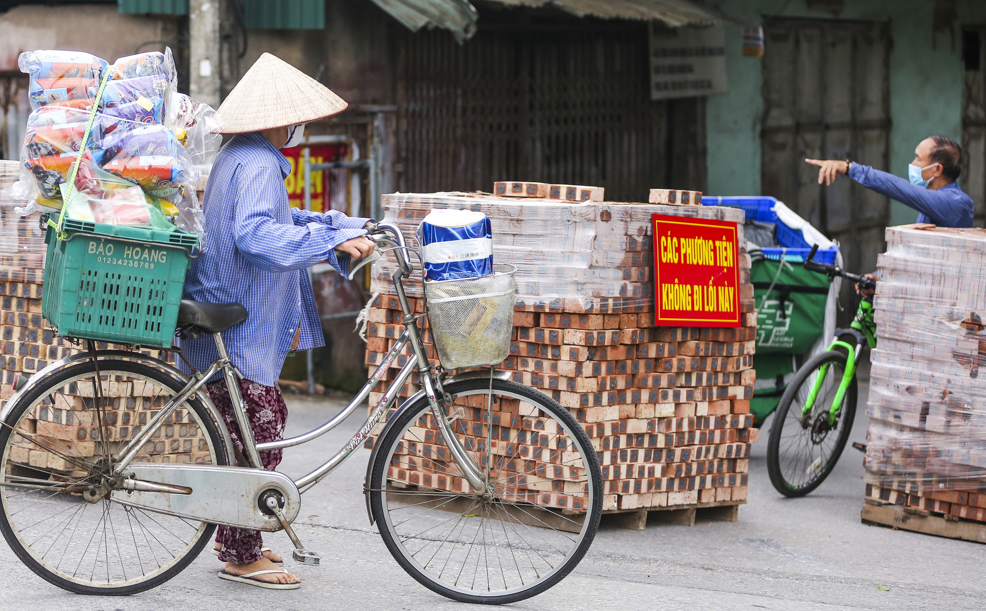 Hà Nội: Phát hiện thành viên đội tự quản trật tự phường dương tính SARS-CoV-2, cách ly 1 phường