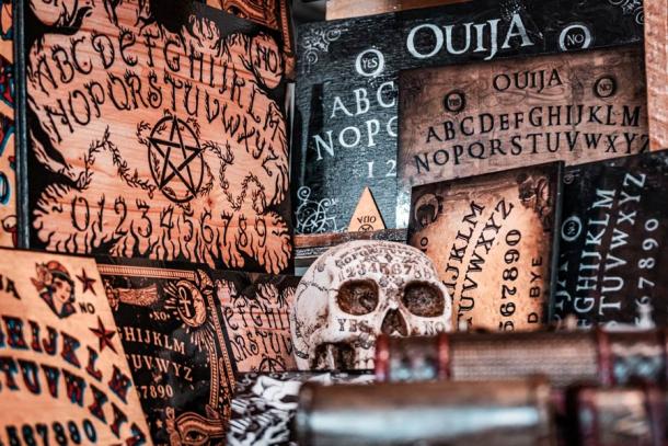 Bí ẩn xoay quanh trò chơi Ouija và vụ án mạng cầu cơ - Ảnh 6.