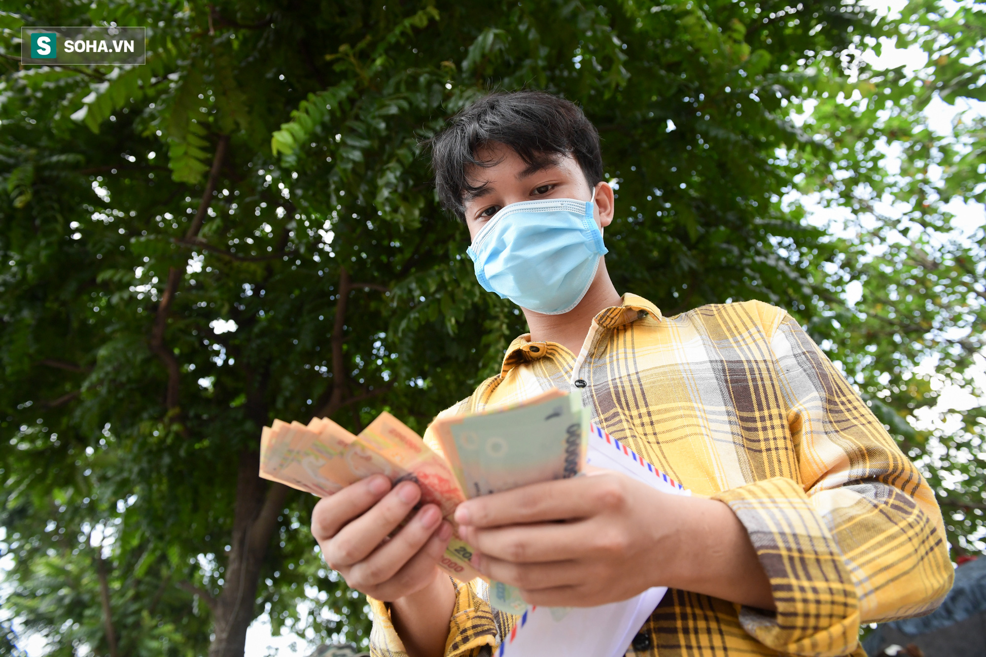 Nam sinh viên nghèo sáng quét rác, chiều đi học, bị Công ty Minh Quân nợ 2 tháng lương, phải sống nhờ bà ngoại - Ảnh 3.