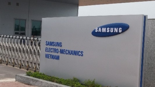 Bán mảng gia công linh kiện iPhone, hàng tỷ USD doanh số và xuất khẩu của Samsung tại Việt Nam sẽ bị ảnh hưởng? - Ảnh 1.