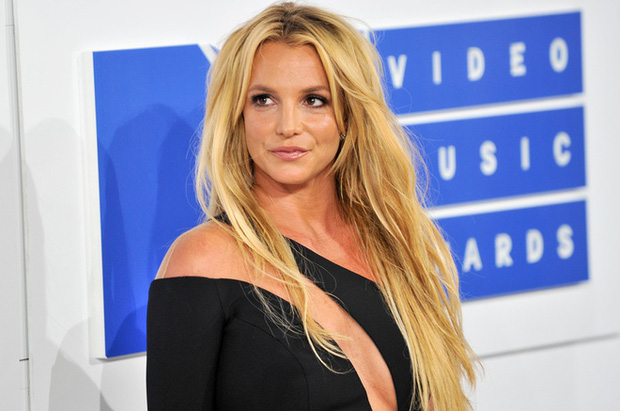 Sự thật phẫn nộ về vụ Britney Spears nhốt con trai trong phòng tắm, luật sư huy động cả trực thăng, cảnh sát đến bắt khẩn cấp - Ảnh 3.