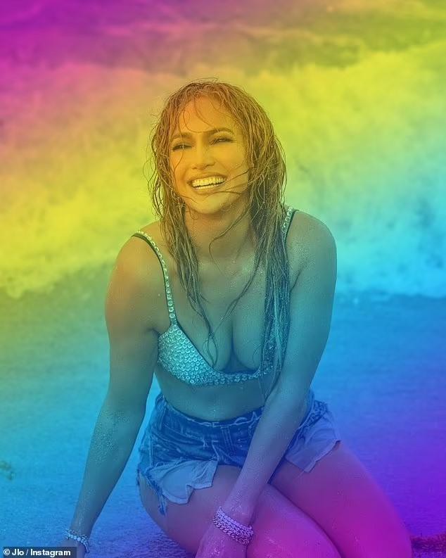 Jennifer Lopez ‘bốc lửa’ với bikini trên biển, U60 mà như mới ngoài ba mươi - Ảnh 6.