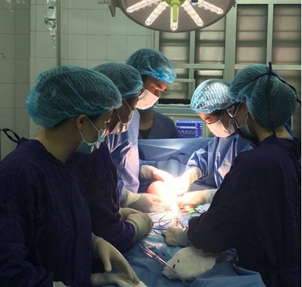 Bụng to chướng bất thường, không ngờ mắc u xơ tử cung khổng lồ - Ảnh 1. Bụng to chướng bất thường, không ngờ mắc u xơ tử cung khổng lồ - Ảnh 1.