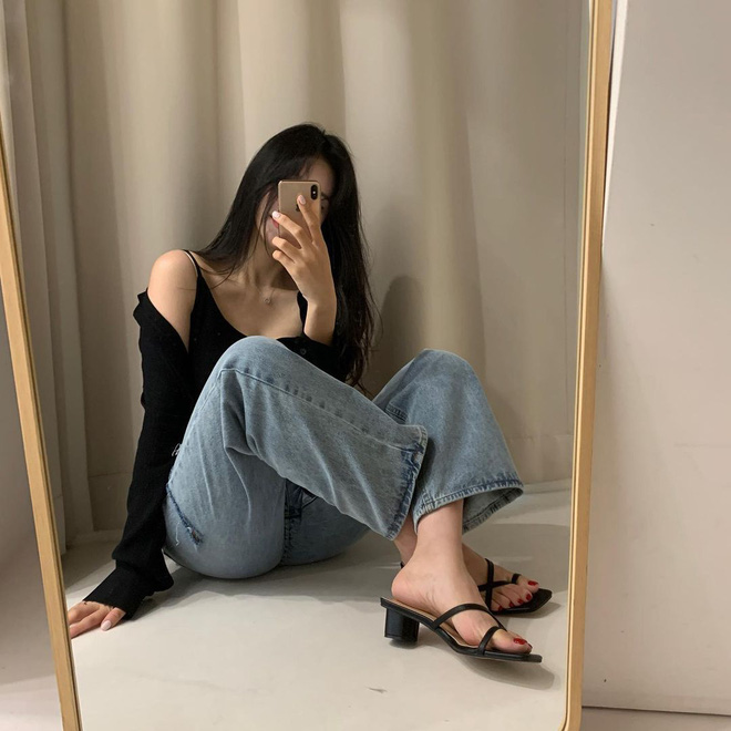 Muốn an toàn, lịch sự mà mặc quần rộng thì đừng diện kiểu giày dép này! - Ảnh 11. Muốn an toàn, lịch sự mà mặc quần rộng thì đừng diện kiểu giày dép này! - Ảnh 11.