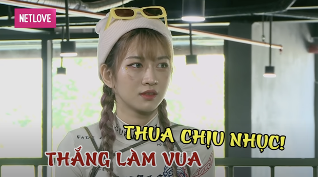  Lê Bống hồn nhiên hỏi bạn cùng chơi gameshow sao học dốt thế” vì trả lời sai số Pi - Ảnh 1.