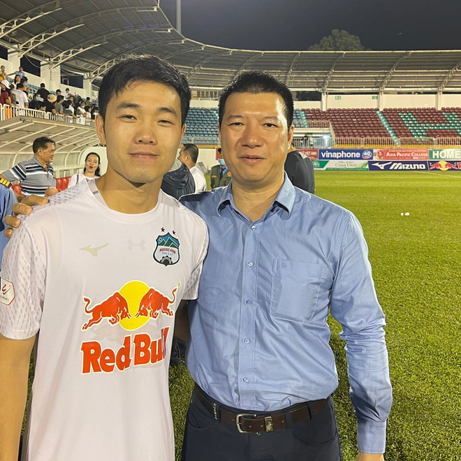 BLV Quang Huy: Cuộc đời toàn cua gắt, lần đầu phát sóng chỉ được vài chục nghìn, ăn 10 - 20 bát cơm để bình luận xuyên đêm - Ảnh 11. BLV Quang Huy: Cuộc đời toàn cua gắt, lần đầu phát sóng chỉ được vài chục nghìn, ăn 10 - 20 bát cơm để bình luận xuyên đêm - Ảnh 11.