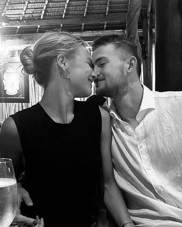 Đây là cách Ronaldo và các sao bóng đá chôn vùi nỗi đau sau khi bị loại khỏi Euro 2020 - Ảnh 12.