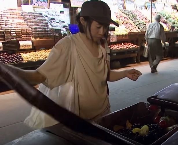 Hà tiện vô cực: Thu nhập 2,7 tỷ đồng/năm nhưng vẫn bới rác ăn, suốt 8 năm không dùng giấy vệ sinh, không mua quần áo mới để dành tiền mua nhà - Ảnh 4. Hà tiện vô cực: Thu nhập 2,7 tỷ đồng/năm nhưng vẫn bới rác ăn, suốt 8 năm không dùng giấy vệ sinh, không mua quần áo mới để dành tiền mua nhà - Ảnh 4.