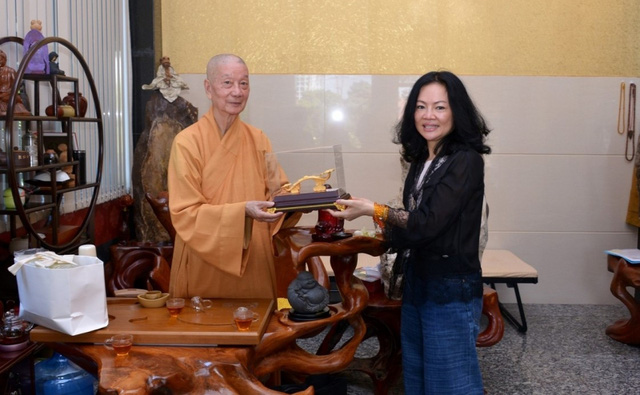 Lộ diện người vợ tào khang kín tiếng phía sau tỷ phú Hồ Hùng Anh: Sở hữu khối tài sản hơn 10.000 tỷ đồng, là 1 trong 3 vị phu nhân giàu nhất sàn chứng khoán - Ảnh 3. Lộ diện người vợ tào khang kín tiếng phía sau tỷ phú Hồ Hùng Anh: Sở hữu khối tài sản hơn 10.000 tỷ đồng, là 1 trong 3 vị phu nhân giàu nhất sàn chứng khoán - Ảnh 3.