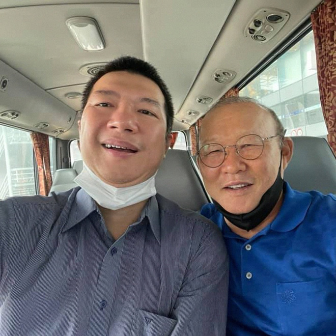 BLV Quang Huy: Cuộc đời toàn cua gắt, lần đầu phát sóng chỉ được vài chục nghìn, ăn 10 - 20 bát cơm để bình luận xuyên đêm - Ảnh 10. BLV Quang Huy: Cuộc đời toàn cua gắt, lần đầu phát sóng chỉ được vài chục nghìn, ăn 10 - 20 bát cơm để bình luận xuyên đêm - Ảnh 10.