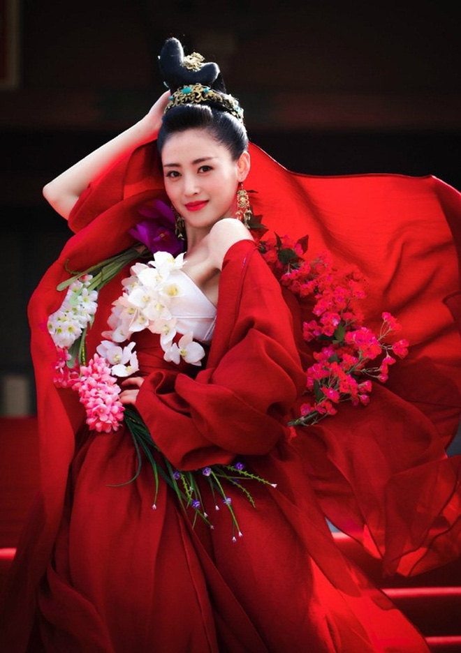 Đọ sắc mỹ nhân Hoa - Hàn đóng cùng vai diễn: Cúc Tịnh Y lép vế trước nữ hoàng dao kéo, Shin Hye Sun không sexy bằng bản gốc - Ảnh 15.