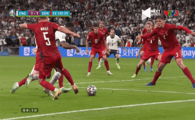 “Sterling đã ăn vạ trắng trợn, quả penalty của tuyển Anh là đáng hổ thẹn”