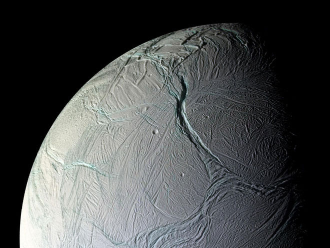 Phát hiện lượng Metan lớn bất thường trên Mặt Trăng của Sao Thổ: Có phải của sự sống ngoài hành tinh? - Ảnh 1.