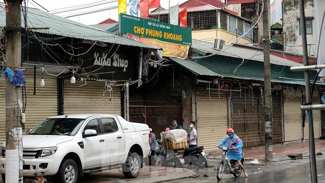 Hình ảnh xét nghiệm hàng trăm tiểu thương chợ Phùng Khoang - Ảnh 13.