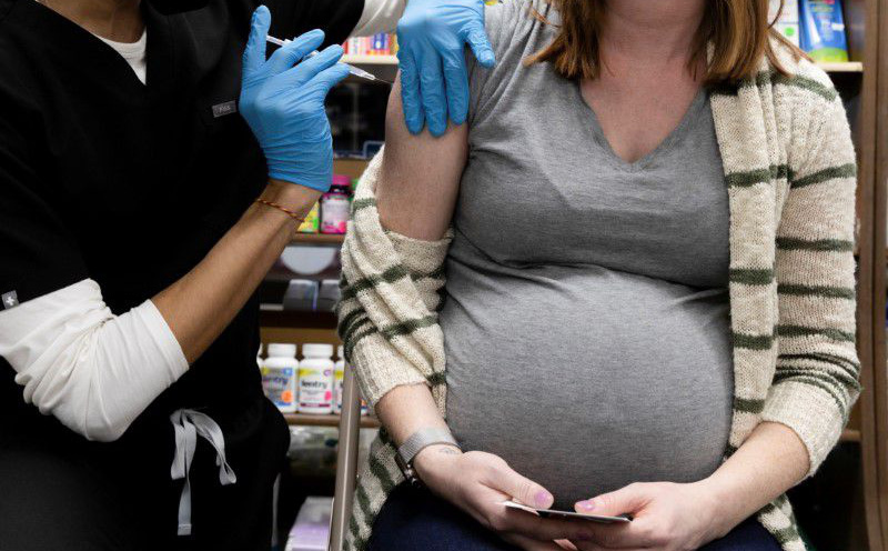 Phụ nữ mang thai có nên tiêm vaccine COVID-19? Khuyến cáo mới nhất của CDC Mỹ