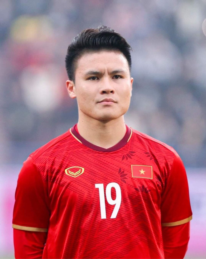 Hôm nay là sinh nhật của Quang Hải, và chúng ta hãy cùng nhìn ngắm những bức ảnh đẹp hơn bao giờ hết. Với nụ cười tươi tắn và tình cảm gắn bó với đội tuyển, anh được xem là một trong những cầu thủ yêu thích nhất của người hâm mộ Việt Nam.