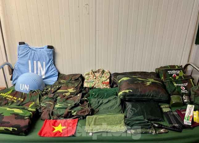 Liên Hợp Quốc kiểm tra ba lô khẩn cấp của lính mũ nồi xanh Việt Nam - Ảnh 6.