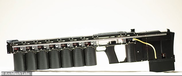 Khẩu súng điện từ cầm tay với lực bắn cực mạnh lần đầu được mở bán tại Mỹ - Ảnh 2.
