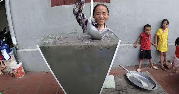 Rộ tin đồn Bà Tân Vlog làm nước cống 50 lít để đãi các cháu, sự thật đằng sau không biết nên khóc hay cười! - Ảnh 2.