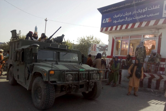 5.000 quân Mỹ, hàng nghìn lính đồng minh ào ạt tiến tới Kabul - TT Biden chỉ thẳng mặt hung thủ của thảm họa Afghanistan! - Ảnh 1.