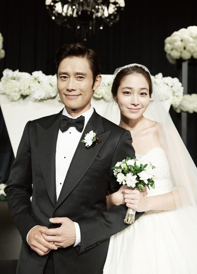 6 couple chú cháu hạnh phúc nhất Kbiz: Lee Young Ae cưới chồng đại gia hơn 20 tuổi, sao Vườn Sao Băng viên mãn dù chồng ngoại tình - Ảnh 5.