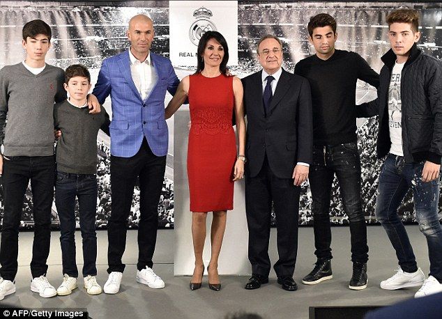Con trai Zidane báo hại đội nhà: Ăn thẻ đỏ, chịu penalty ngay đầu trận vì sai lầm kép ngớ ngẩn - Ảnh 1.