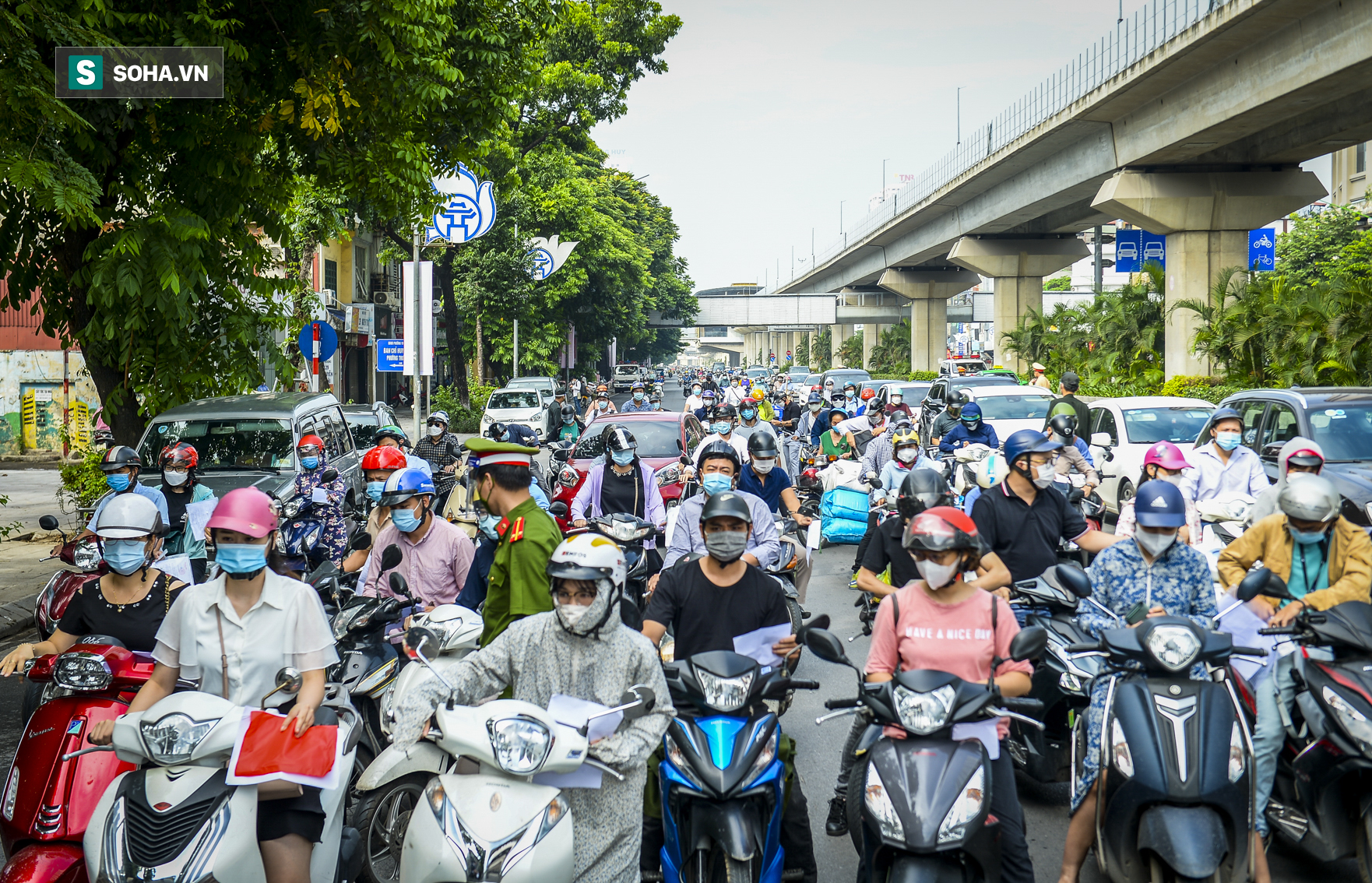 Tổ công tác đặc biệt kiểm tra người lưu thông trong nội đô Hà Nội, có điểm ùn ứ, xe máy quay đầu bỏ chạy - Ảnh 8.