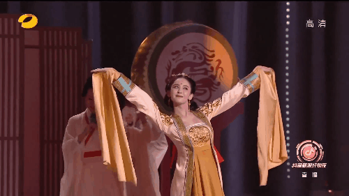 Cổ Lực Na Trát gây bão Weibo với màn múa thay trang phục trong 1 giây: Mặt kinh diễm như tranh, khí chất tiên tử mê hồn - Ảnh 3.