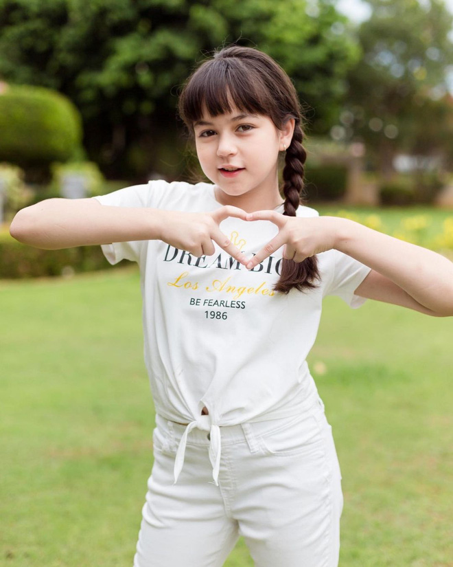 Thiên thần nhí được mệnh danh “tiểu mỹ nhân đẹp nhất Thái Lan” gây bất ngờ với diện mạo thiếu nữ ở hiện tại sau gần 10 năm - Ảnh 16.