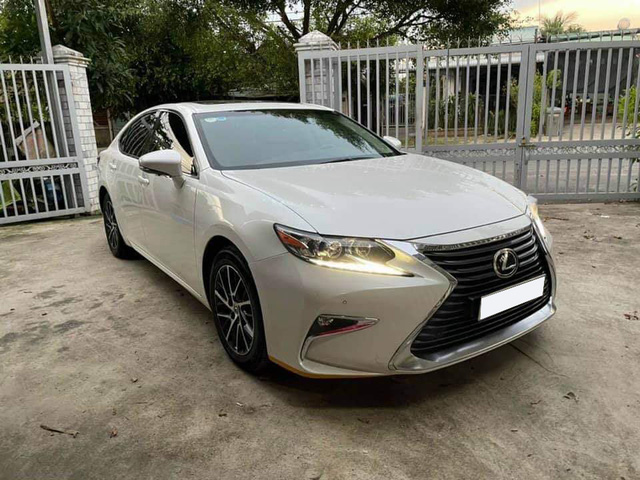 Lexus ES 350 bán lại rẻ ngang Toyota Corolla Altis chỉ sau 45.000km, CĐM vào hỏi: Có đề nhầm giá không? - Ảnh 1.