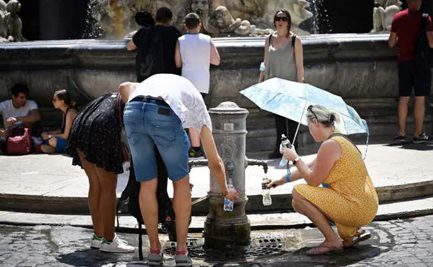 Biến đổi khí hậu ngày càng dữ dội: Châu Âu sắp phải chịu đựng đợt nắng nóng 50 độ C trong một mùa hè khắc nghiệt nhất lịch sử - Ảnh 1.