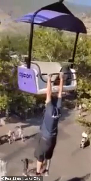 Video: Chàng trai lơ lửng, bám tay vào cáp treo rồi rơi tự do từ độ cao hơn 15m, đám đông gào thét kinh hãi trước cảnh tượng ám ảnh - Ảnh 2.