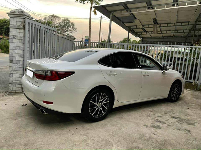 Lexus ES 350 bán lại rẻ ngang Toyota Corolla Altis chỉ sau 45.000km, CĐM vào hỏi: Có đề nhầm giá không? - Ảnh 4.