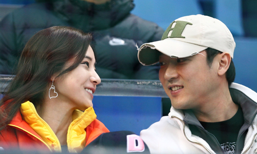 5 sao nữ cưới chồng top 1% đại gia giàu nhất xứ Hàn: Ông xã Jeon Ji Hyun đứng đầu công ty 7400 tỷ, búp bê xứ Hàn nhận quà cầu hôn 140 tỷ - Ảnh 5.