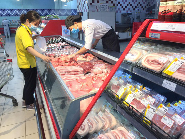 Giá lợn hơi giảm sâu kỷ lục, Việt Nam vẫn ồ ạt nhập thịt ngoại - Ảnh 1.
