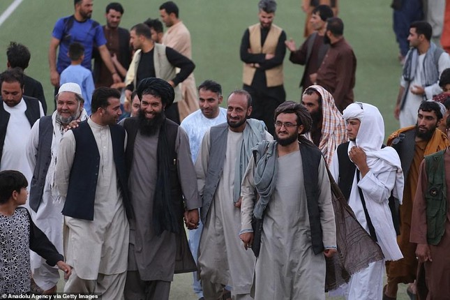Lãnh đạo Taliban đi xem trận chung kết vô địch bóng đá quốc gia Afghanistan - Ảnh 5.