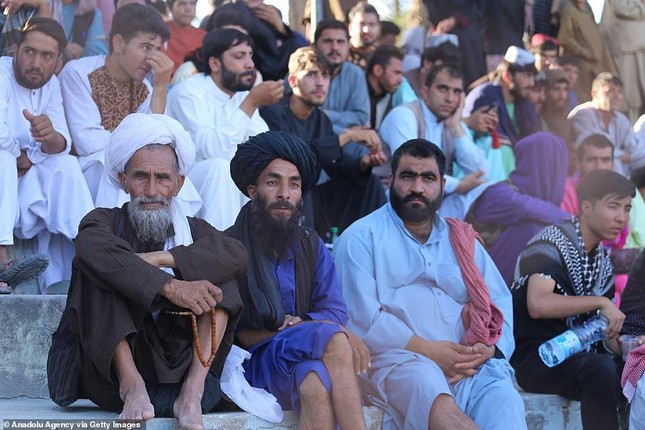 Lãnh đạo Taliban đi xem trận chung kết vô địch bóng đá quốc gia Afghanistan - Ảnh 7.
