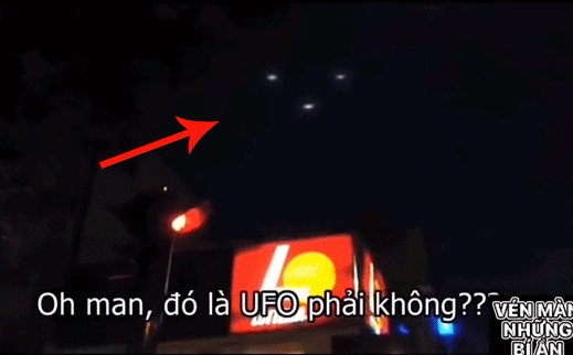 Clip chàng trai ở TP.HCM đang ăn burger thì bất ngờ xuất hiện UFO phía sau gây xôn xao MXH