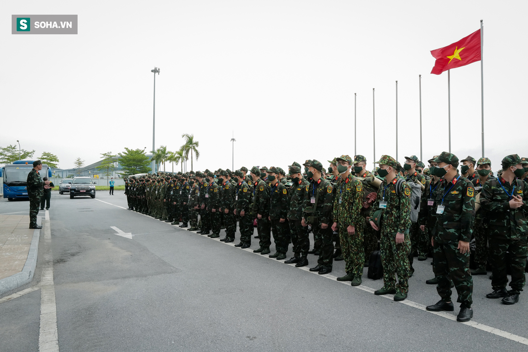 Phó Thủ tướng, Bộ trưởng Quốc phòng cùng hơn 1000 y, bác sĩ lên đường vào TP HCM chống dịch - Ảnh 1.