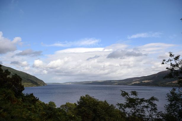 Các nhà khoa học tiết lộ sự thật về quái vật hồ Loch Ness - Ảnh 1.