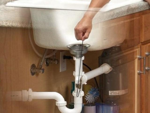 Cách xử lý khi bị tắc, nghẹt ống nước đơn giản tại nhà - Ảnh 1.
